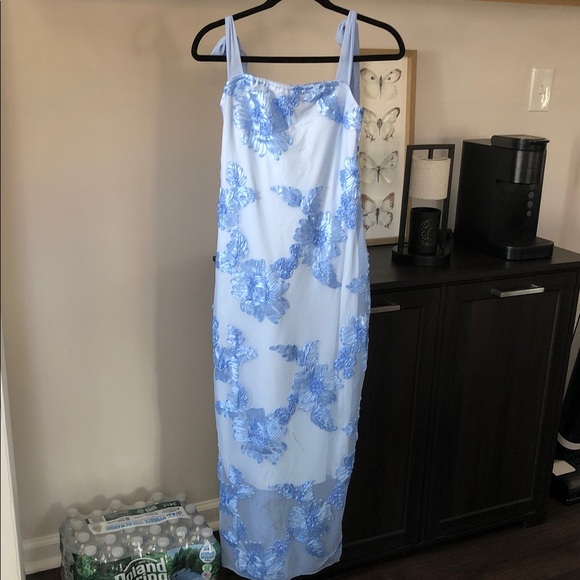 SHEIN Dresses & Skirts - SHEIN Light Blue Floral Midi Dress